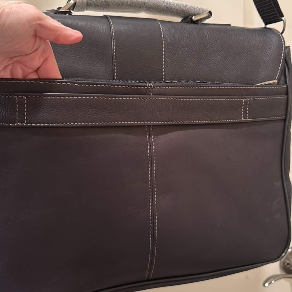 Kenneth Cole Reaction Black Leather Briefcase with Shoulder Strap - Picture 10 of 12